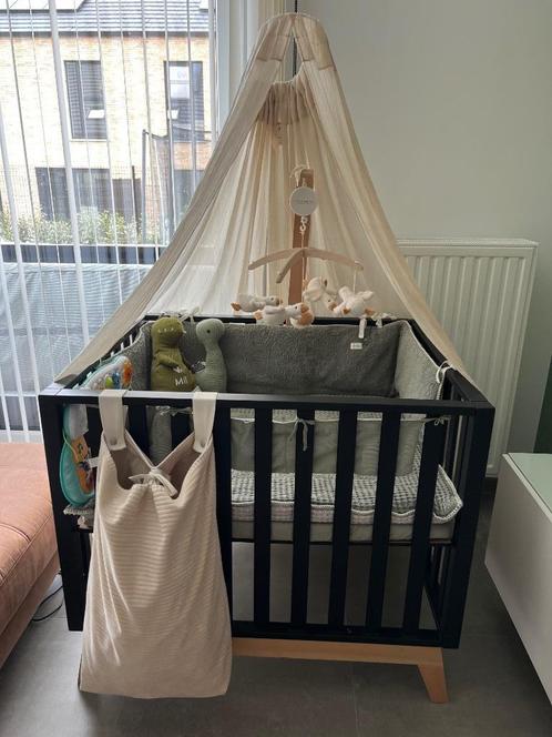 Stijlvol babybox Pericles Malmo zwart – compleet aangekleed, Kinderen en Baby's, Babyparken, Zo goed als nieuw, Vierkant, In hoogte verstelbaar