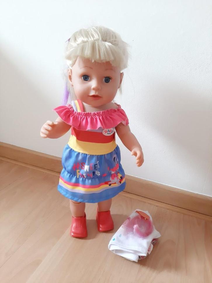 Baby born soft touch Sister 43cm, Kinderen en Baby's, Speelgoed | Poppen, Zo goed als nieuw, Babypop, Ophalen
