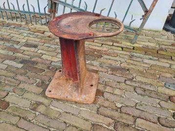 Oude industriële gietijzeren poot Hoog 46 cm  beschikbaar voor biedingen
