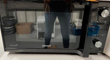 Four combiné (normal et micro-ondes) Samsung 