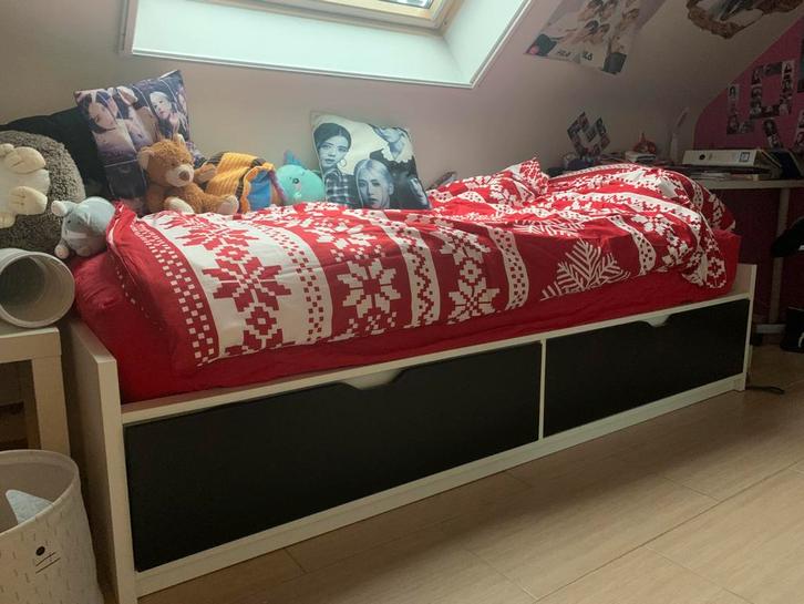 Ikea Flaxa bed met Lönset lattenbodem en Höväg matras, Huis en Inrichting, Slaapkamer | Bedden, Ophalen