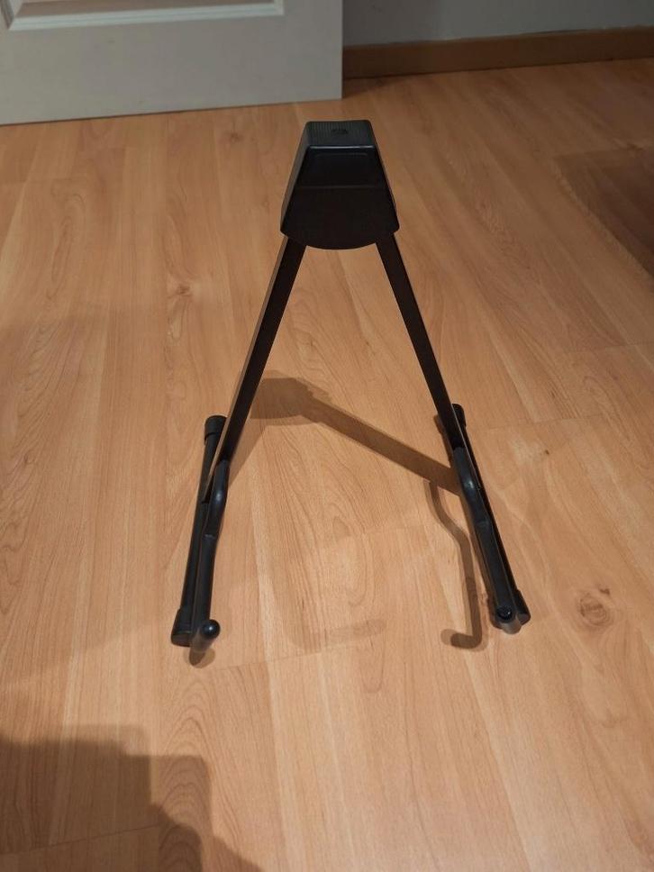 Gitaarstatief, Musique & Instruments, Pieds, Comme neuf, Pied pour instrument, Guitare, Enlèvement ou Envoi