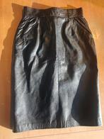 rok in zwart kalfsleer , maat 36 - 38, Vêtements | Femmes, Jupes, ANDERE, Enlèvement ou Envoi, Porté, Noir