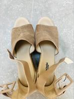 Sandales en daim (cuir) beige Nero Giardini à talon en liège, Vêtements | Femmes, Chaussures, Enlèvement ou Envoi, Neuf, Beige