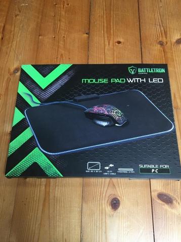 Battletron Gaming Mouse Pad With Led, Enlèvement ou Envoi, Gaming tapis de souris, Comme neuf, Battletron