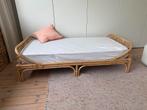 Rotan peuter bed (incl. bedlinnen), Huis en Inrichting, Ophalen, Zo goed als nieuw
