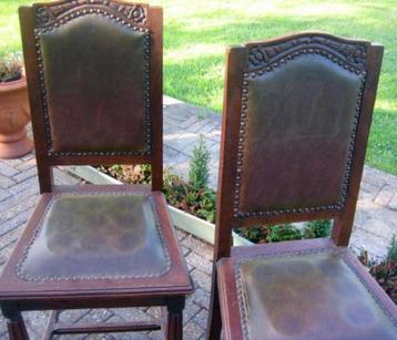 2 te restaureren stoelen beschikbaar voor biedingen