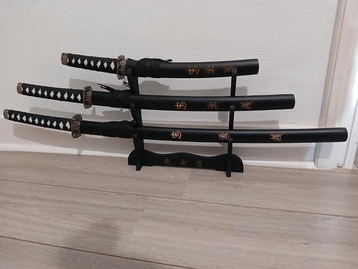 Katana set met standaard, Antiek en Kunst, Antiek | Overige Antiek, Ophalen of Verzenden