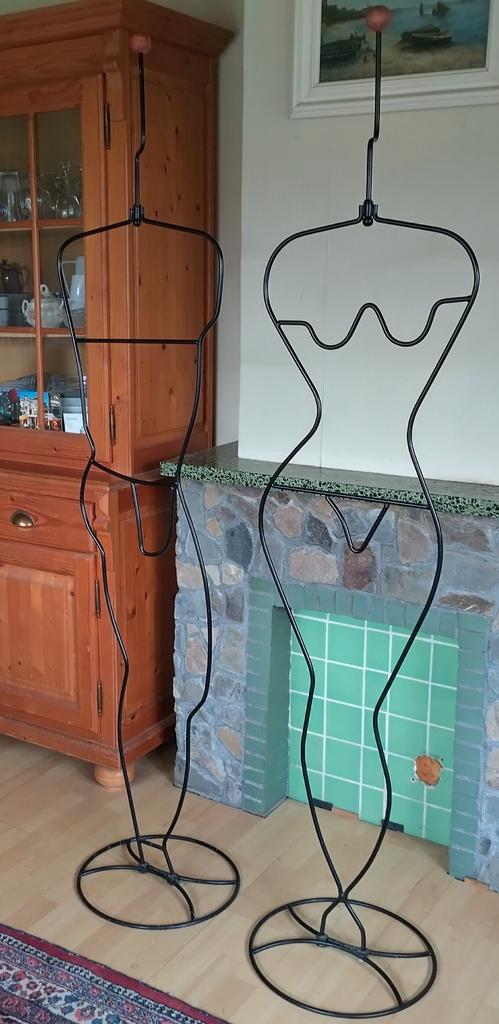 Ikea vintage dressboy en dressgirl, Huis en Inrichting, Woonaccessoires | Wijnrekken, Ophalen