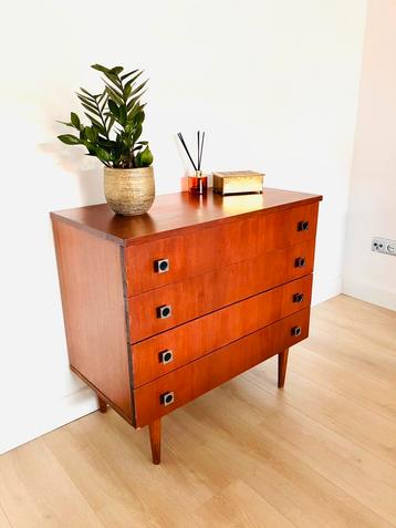 Vintage ladekast met prachtige originele knoppen. beschikbaar voor biedingen