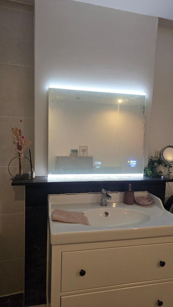 LED Spiegel 80cm - Bluetooth luidsprekers en weerinfo, Huis en Inrichting, Woonaccessoires | Spiegels, Nieuw, 75 tot 100 cm, Minder dan 100 cm