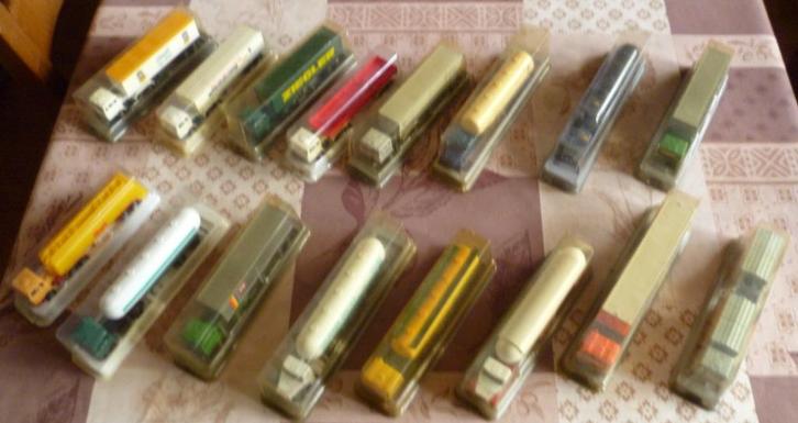 Efsi vrachtwagens met oplegger in blister, Hobby en Vrije tijd, Modelauto's | Overige schalen, Gebruikt, Bus of Vrachtwagen, Ophalen