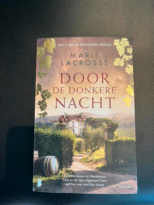 Marie Lacrosse - Door de donkere nacht, Boeken, Literatuur, Zo goed als nieuw, Verzenden