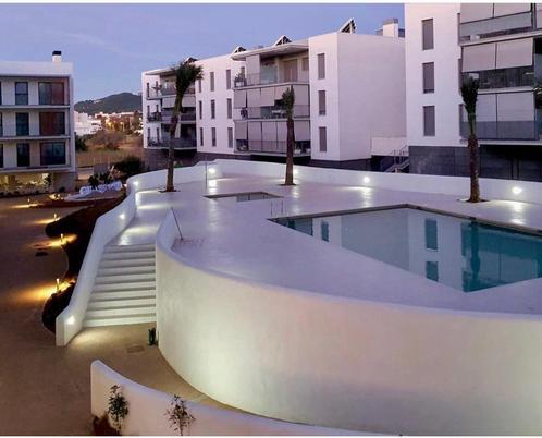 SUBLIEM APPARTEMENT MET ZWEMBAD EN GARAGE OP IBIZA, Immo, Buitenland, Spanje, Appartement, Stad