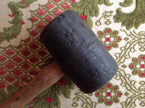 Manche de marteau en caoutchouc antique en bois, Antiquités & Art, Antiquités | Outils & Instruments, Enlèvement ou Envoi