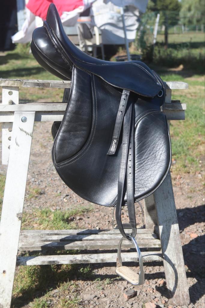 KenTaur veelzijdigheidszadel – 18″, Wide, goede staat, Dieren en Toebehoren, Paarden en Pony's | Zadels, Gebruikt, Overige soorten