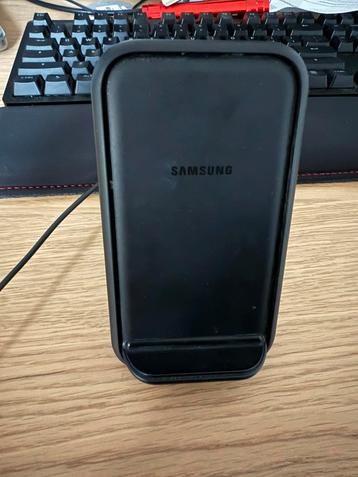 Samsung Galaxy draadloze wireless fast charger beschikbaar voor biedingen