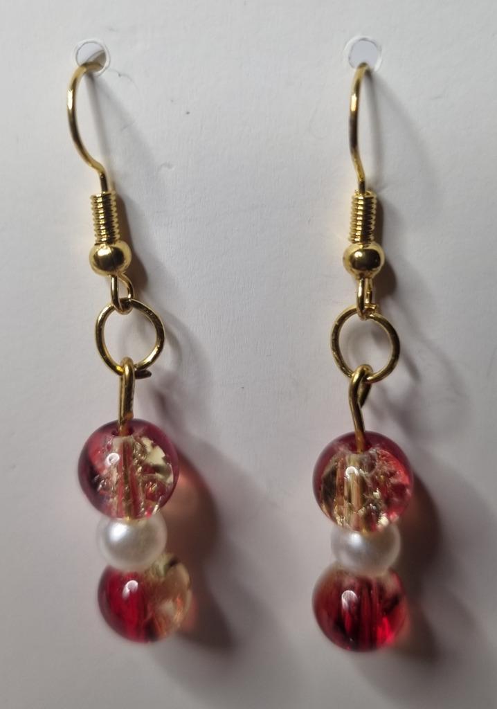 Oorbellen met gebarsten parels, Handtassen en Accessoires, Oorbellen, Nieuw, Hangers, Glas, Rood, Ophalen of Verzenden