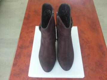 Enkellaarsjes dames beschikbaar voor biedingen