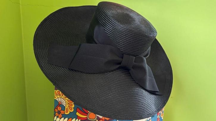 Hoed - suite, Kleding | Dames, Hoeden en Petten, Zo goed als nieuw, Hoed, 56 of 57 cm (M, 7 of 7⅛ inch), Ophalen