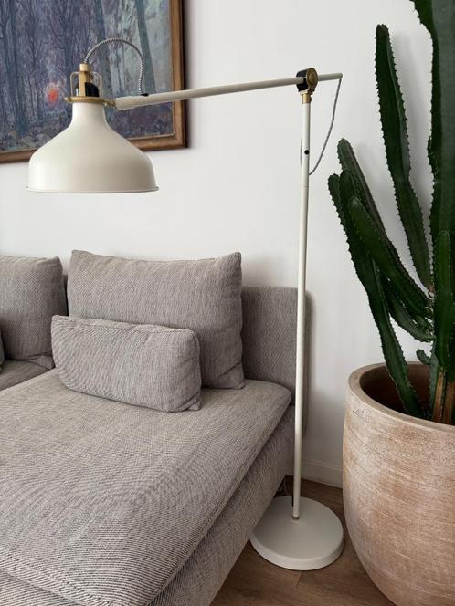 RANARP Staande/leeslamp, ecru, Huis en Inrichting, Lampen | Vloerlampen, Zo goed als nieuw, 100 tot 150 cm, Glas, Metaal, Ophalen