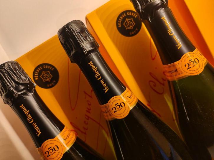 Veuve Clicquot Brut Réserve Cuvée in Giftbox, Set van 3 fles, Verzamelen, Wijnen, Nieuw, Champagne, Frankrijk, Vol, Ophalen of Verzenden