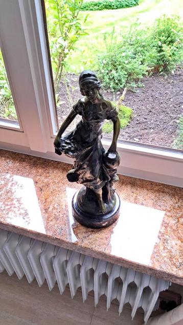 bronzen beeld meisje beschikbaar voor biedingen
