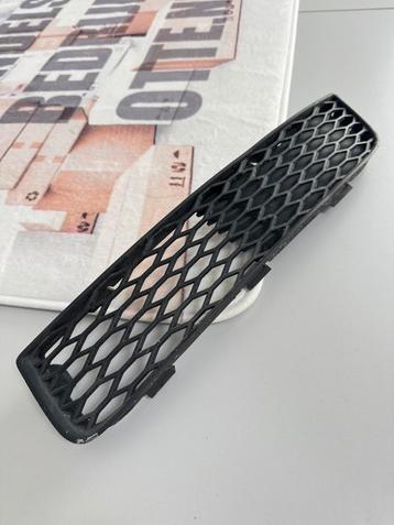 Audi TT 8N mk1 grill bumper-rooster kap 8N0807681A links beschikbaar voor biedingen
