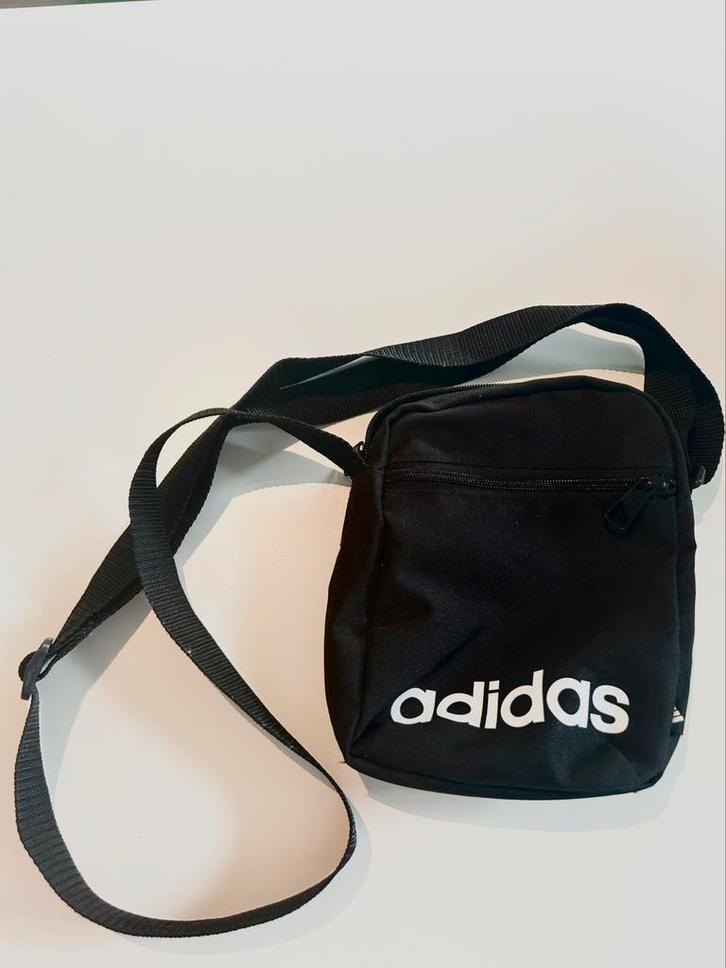 Zwart Adidas tas, Handtassen en Accessoires, Tassen | Schoudertassen, Nieuw, Zwart, Ophalen of Verzenden