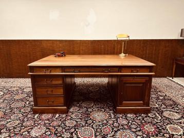 Klassiek Engels Bureau Partnerdesk