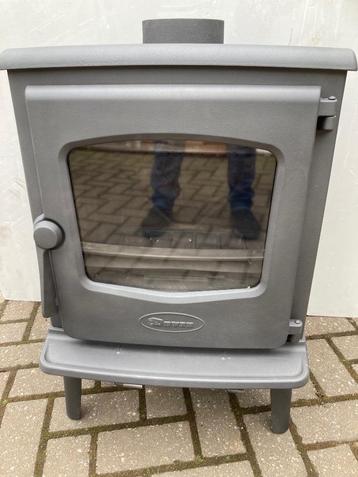 Dovre houtkachel in nieuwstaat.  beschikbaar voor biedingen
