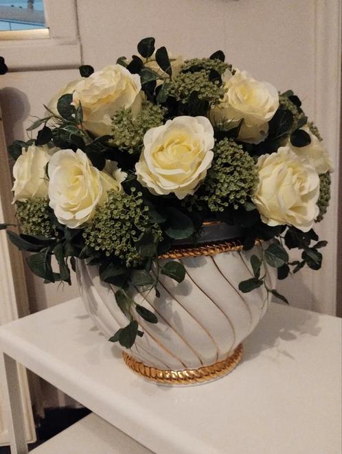 Grote porseleinen bloempot met zijden rozen....0478028005, Huis en Inrichting, Woonaccessoires | Vazen, Zo goed als nieuw, Ophalen of Verzenden