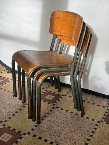 Vintage kinderstoelen beschikbaar voor biedingen