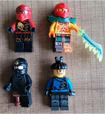 Lego: 4 figuurtjes  beschikbaar voor biedingen