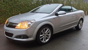 Opel Astra Cabriolet. 1.6 Benzine black edition. Km. 118700, Auto's, Navigatiesysteem, Cabriolet, 1600 cc, Bedrijf