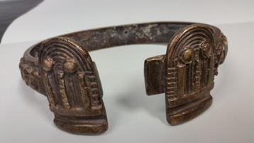 Dekoggoro bronzen armband of armband, Gan beschikbaar voor biedingen