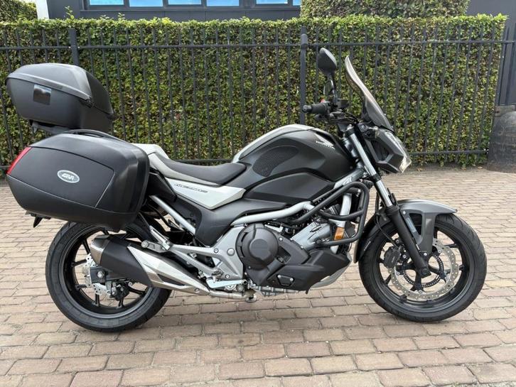 Honda  NC 750 S - DCT, Motos, Motos | Honda, Entreprise, Naked bike, plus de 35 kW, 2 cylindres, Permis Moto A, ABS, Poignées chauffantes