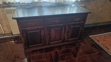 Kleine dressoir kast beschikbaar voor biedingen