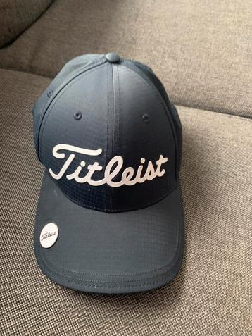 Pet van Titleist met marker beschikbaar voor biedingen