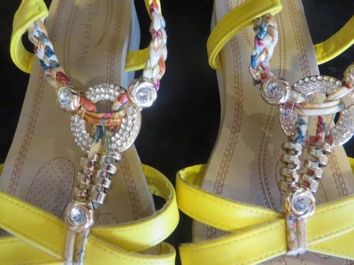 Zomers & Stralend! Gele Open Sandalen met Glitter & "Diamant, Kleding | Dames, Schoenen, Zo goed als nieuw, Sandalen of Muiltjes