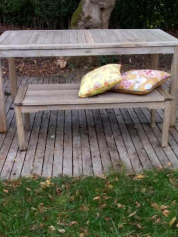 tuintafel + bankje beschikbaar voor biedingen