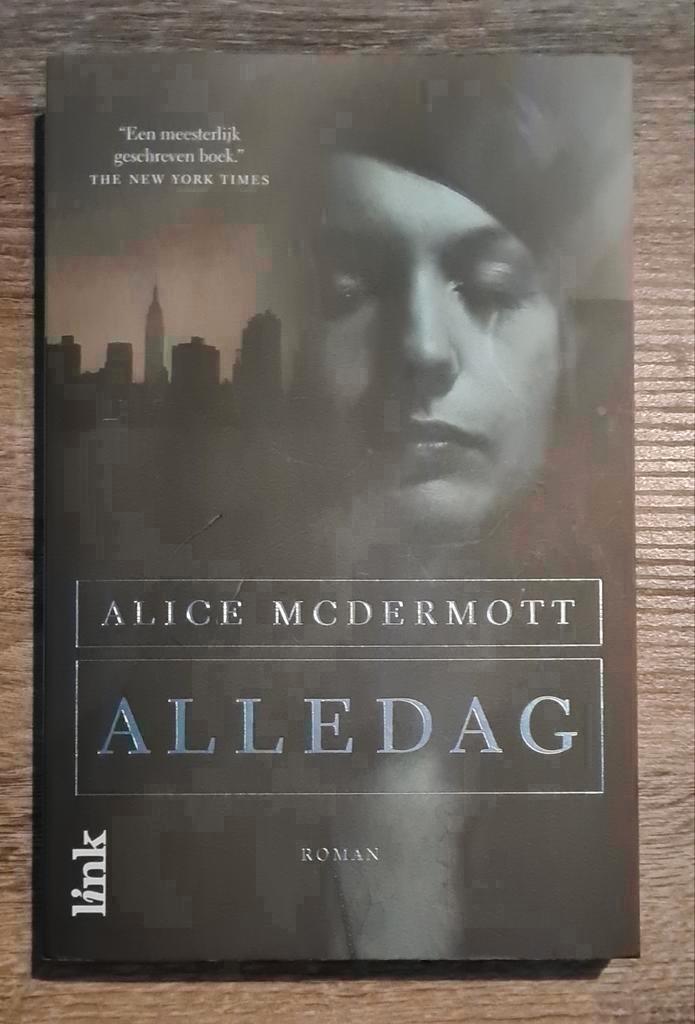 Boek "Alledag", Alice McDermott, Boeken, Literatuur, Zo goed als nieuw, Ophalen of Verzenden