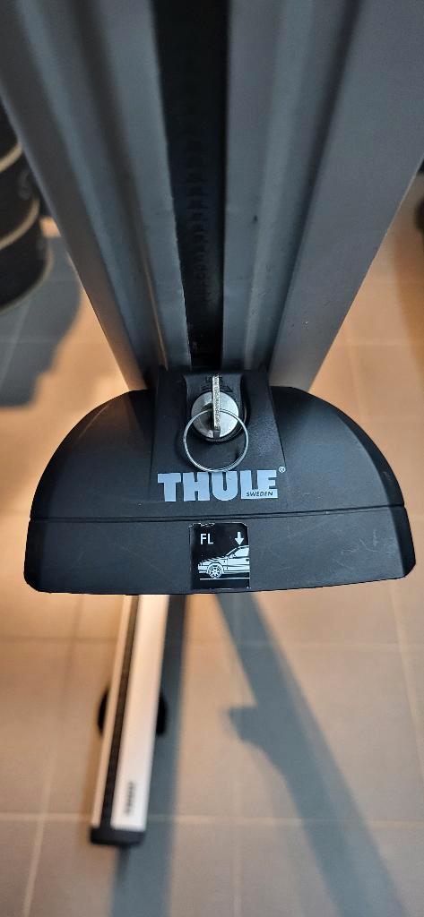 Barres de toit Thule Wingbar 150 cm, Autos : Divers, Porte-bagages, Comme neuf, Enlèvement