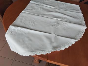 Ovaal tafelkleed 150cmx200cm beschikbaar voor biedingen