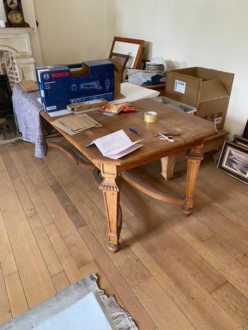 Massief eiken tafel + dressoirkast + 6 stoelen  beschikbaar voor biedingen