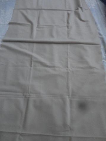 beige lap stof beschikbaar voor biedingen
