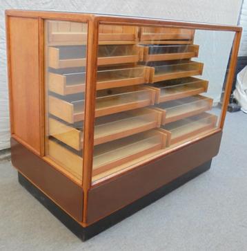Prachtige toonbank vitrine ladekast winkelkast beschikbaar voor biedingen