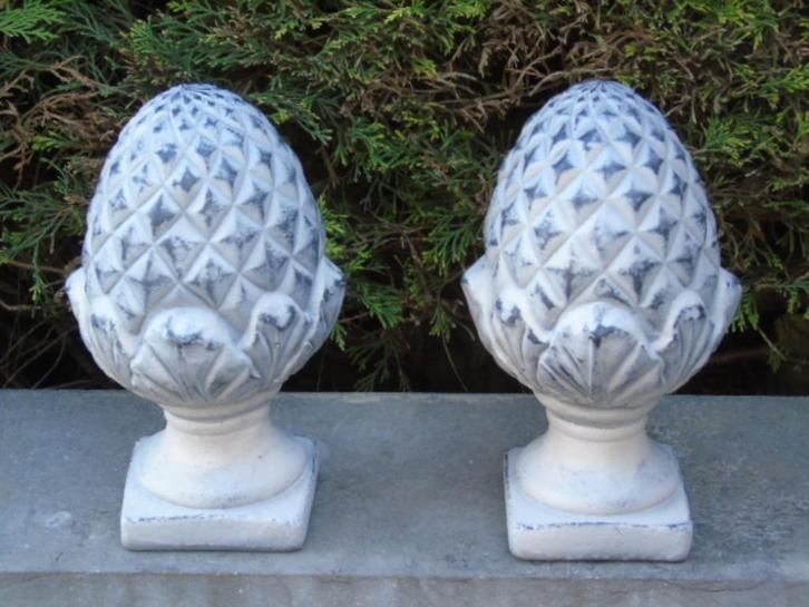 dennenappels in gepatineerde steen, model H: 25 cm, Tuin en Terras, Tuinwanddecoratie, Nieuw, Ophalen