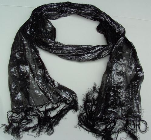 SJAAL ZWART MET GLITTERS IN KREUKELSTOF 160X40 CM Nieuw, Kleding | Dames, Mutsen, Sjaals en Handschoenen, Nieuw, Sjaal, Verzenden
