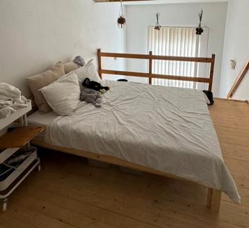 Bedframe + lattenbodem + matras beschikbaar voor biedingen